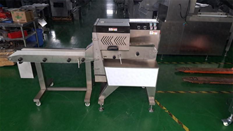 鹵肉切塊機(jī)能給豬牛肉、牛雜、臘腸臘肉等熟肉切片加工